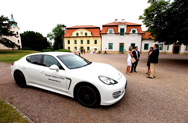 Historicky první zápas v pólu za účasti vozů Porsche: Kinský Memorial Polo Cup