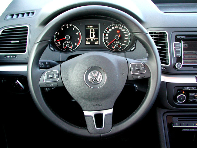Prostorný Volkswagenu Sharan v testu redakce