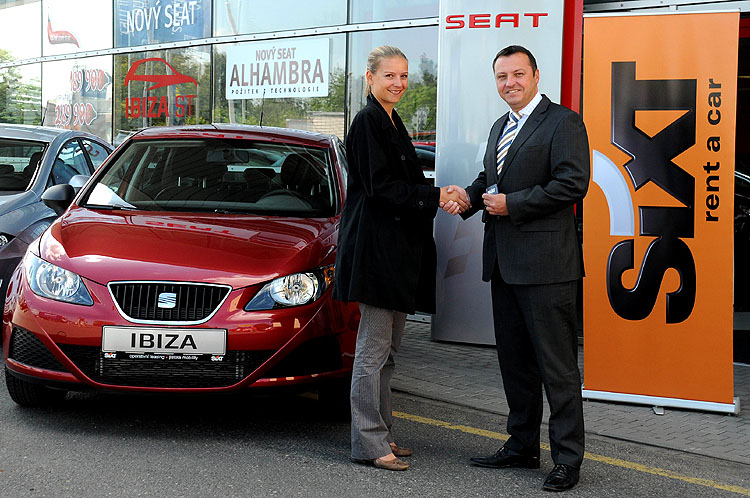 SEAT dodal v letošním již třetím roce spolupráce dalších 50 vozů autopůjčovně SIXT