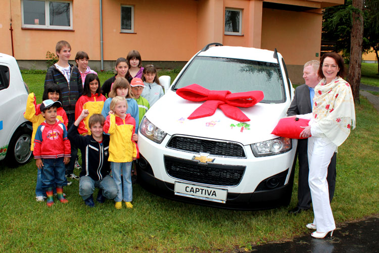 První dva Chevrolety v rukou SOS dětských vesniček v České republice