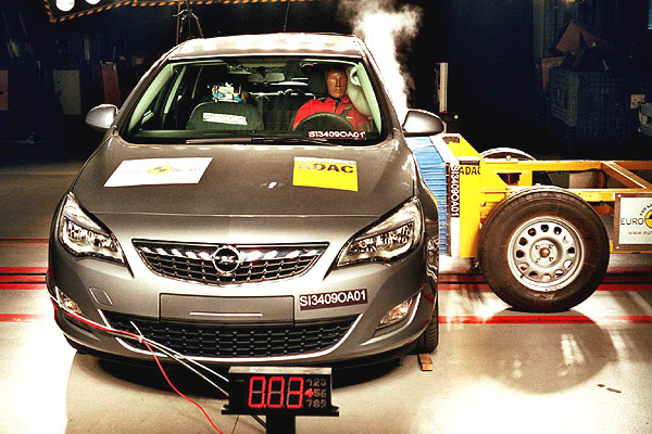 Nový Opel Astra: Maximálních 5 hvězdiček v testech Euro NCAP !