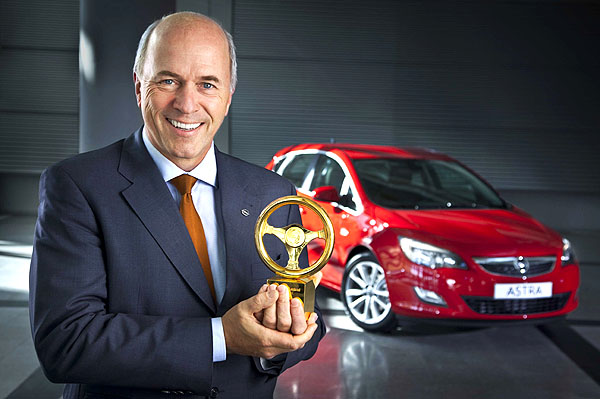 Nový Opel Astra vybojoval cenu „Zlatý volant 2009“