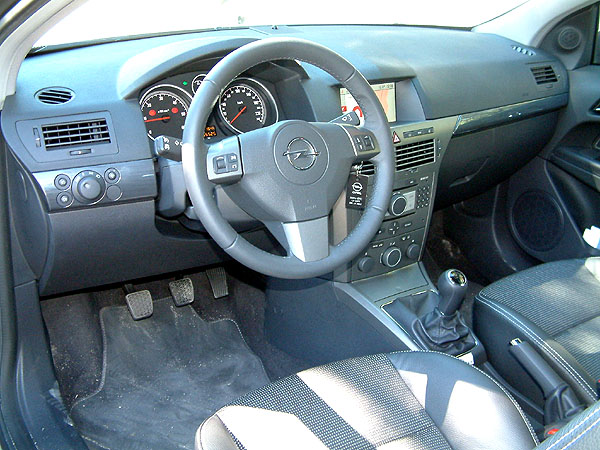 Kupé Opel Astra GTC pro každého