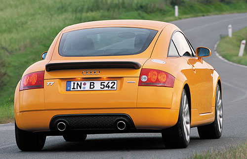 Audi TT Coupé 3,2 quattro do prodeje v polovině roku 2003 s novou revoluční sportovní převodovkou se systémem řazení bez přerušení přenášeného výkonu