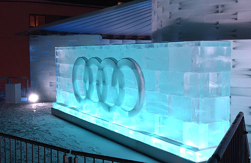 Unikátní ledová hala „Audi Ice Lounge“ ve Svatém Mořici