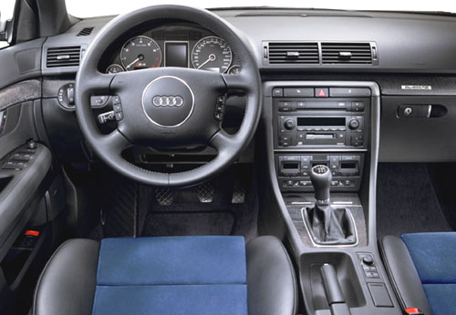 Projděme se spolu po expozici Audi na autosalonu, který byl zahájen v Paříži před šesti dny – 28. září