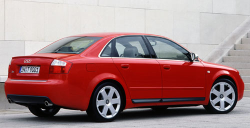 Projděme se spolu po expozici Audi na autosalonu, který byl zahájen v Paříži před šesti dny – 28. září