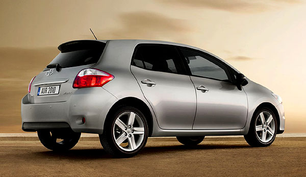 Toyota Motor Czech uvedla 1. dubna na trh v ČR nový Auris v modelovém roce 2010 s atraktivní cenou