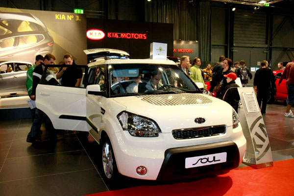 AUTOSALON BRNO 2009 zhlédlo více než 130 tisíc návštěvníků