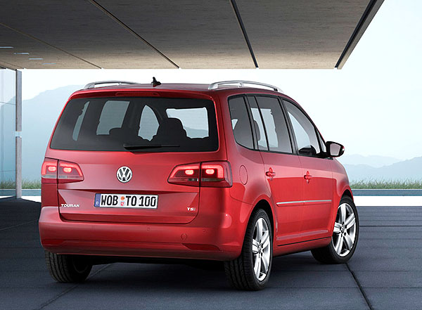 Nový Volkswagen Touran ve světové premiéře na autosalonu AMI v Lipsku Nový Volkswagen Touran ve světové premiéře na autosalonu AMI v Lipsku