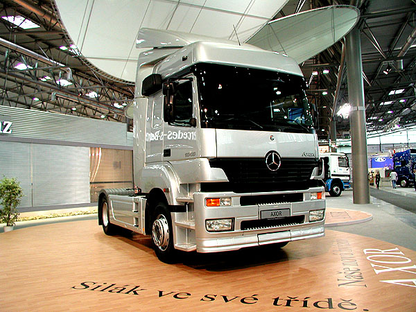 Mercedes-Benz na autosalonu Autotec 2002 - od kompaktního vanu až po nejtěžší nákladní automobily (3)