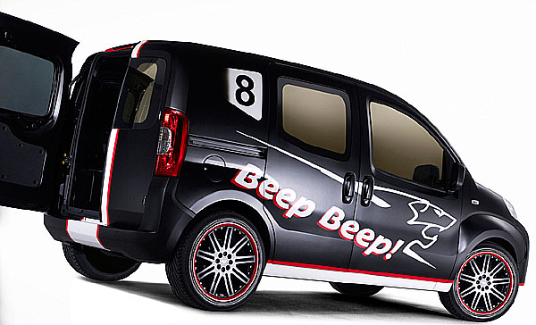Kompaktní a multifunkční vůz se značkou Peugeot Sport: Konceptní vůz Bipper „Beep Beep!“