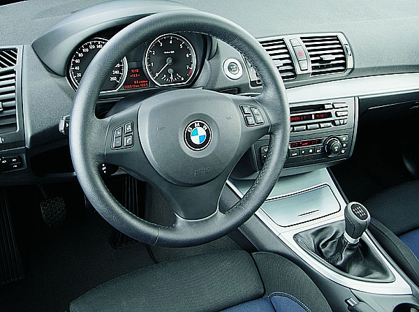 Nové dimenze potěšení z jízdy: BMW 130i - Sportovní dynamický fenomén v kompaktní třídě.