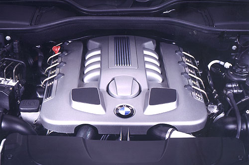 Projděme se spolu po expozici BMW na autosalonu, který byl zahájen v Paříži 28. září a bude otevřen ještě do konce tohoto týdne