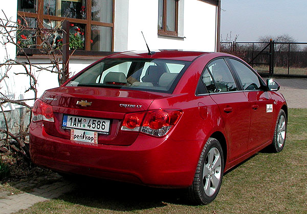 Sedan Chevrolet Cruze s naftovým motorem 2,0 VCDi a automatickou převodovkou v testu redakce