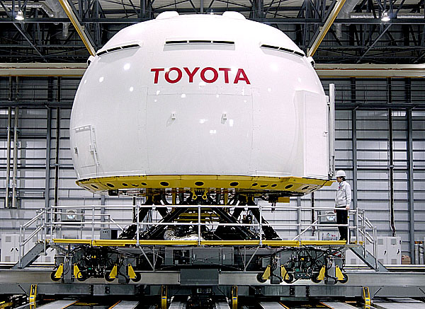 Toyota vyvinula špičkový jízdní simulátor