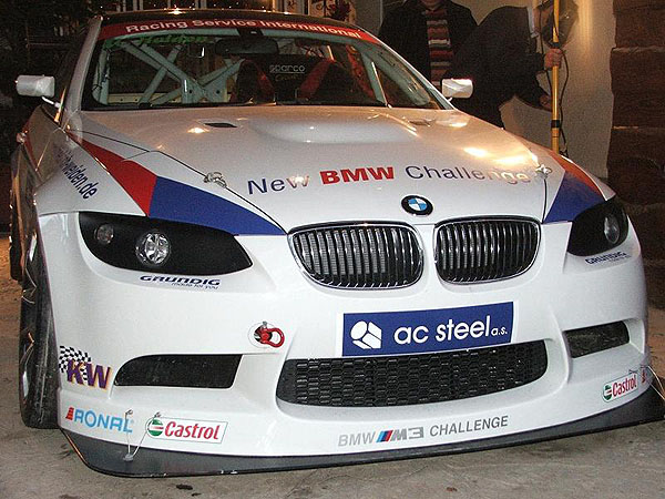 Zimní testovací jízdy s 6 – 7 mi vozy BMW1-130i a jedním zcela novým vozem BMW M3 – E92 na jihofrancouzském okruhu Alés Cévennes