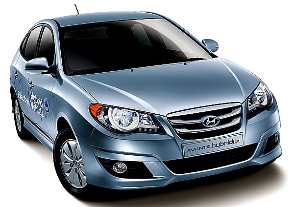Hyundai uvedl na trh svůj první model s hybridním pohonem Elantra Hybrid LPI