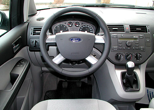 Pětisedadlový velkoprostorový Ford Focus C-Max v prodeji na českém trhu