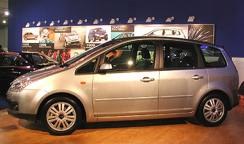 Kompaktní velkoprostorový Ford Focus C-Max na českém trhu už od konce října 2003