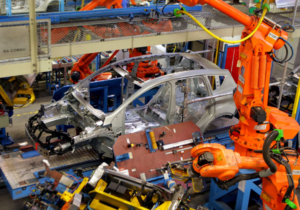 Výrobní závod společnosti Ford v německém Saarlouis včera zahájil produkci crossoveru Ford Kuga