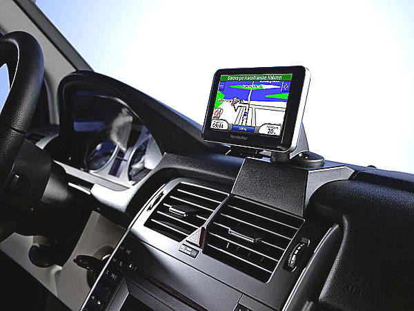 Daimler vybral pro Mercedes navigaci Garmin