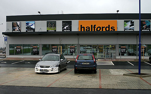 Druhý obchod Halfords otevírá v Praze Letňanech