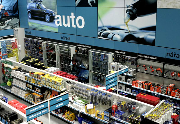 Britská společnost Halfords dnes otevírá v ČR svou první prodejnu zboží pro auta, kola a volný čas