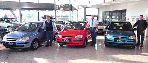 Tři Hyundai Getz předány vítězům soutěže tankování u OMV