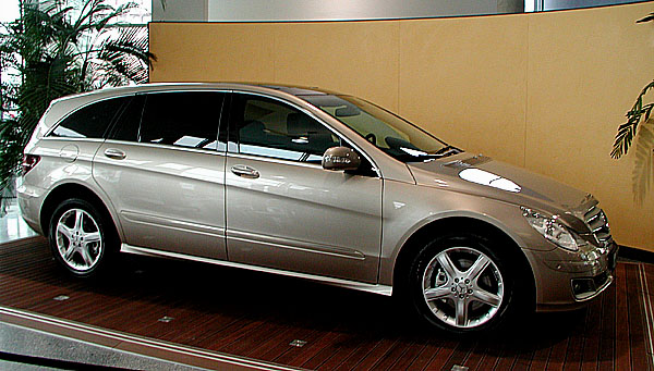 Exprezident Václav Havel převzal Mercedes-Benz nové třídy R