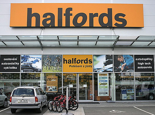 Britská společnost Halfords dnes otevírá v ČR svou první prodejnu zboží pro auta, kola a volný čas