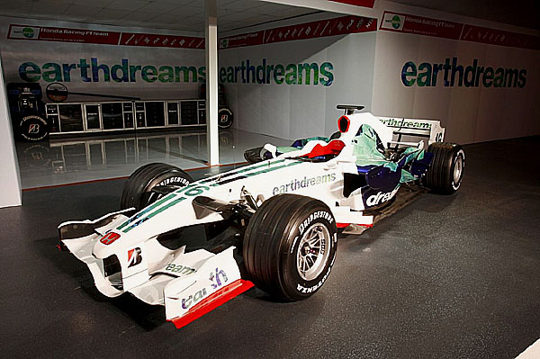 Tým Honda Racing F1 představuje nové auto RA108 a nový design