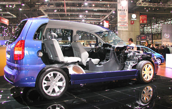 Prototyp automobilky Opel poháněný palivovými články – Hydrogen 1