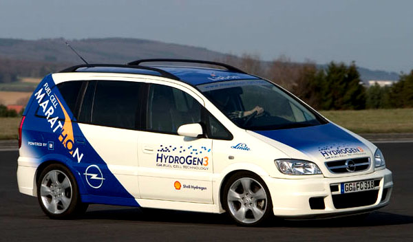 Opel HydroGen3 poháněný palivovými články projel celou Evropou