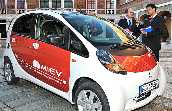 Testování Mitsubishi i MiEV v Monaku (Mitsubishi innovative Electric Vehicle)