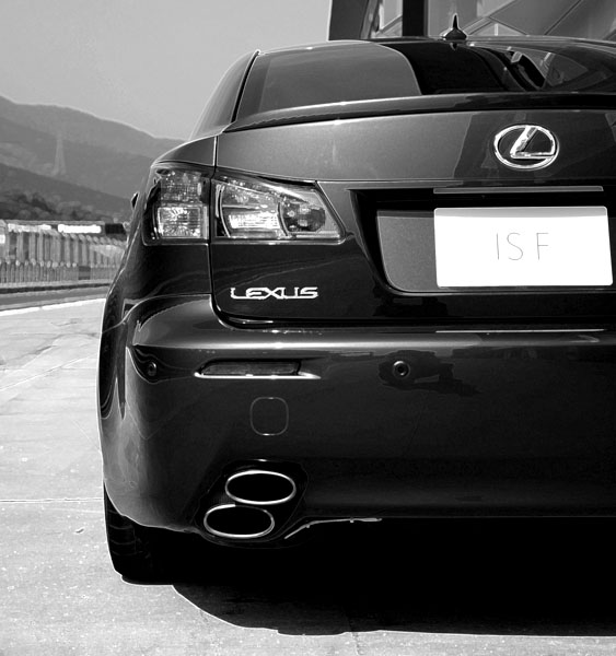 Lexus upoutal ve Frankfurtu pozornost sportovním modelem IS F