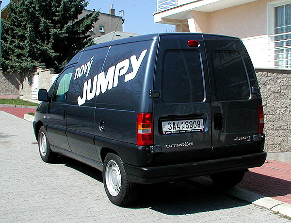 Nový Citroen Jumpy - dodávka, polokombi i devítimístná osobní verze.