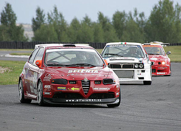 Na mosteckém autodromu se jel 11. až 13.srpna již čtvrtý podnik Mezinárodního mistrovství ČR v závodech automobilů na okruhu.