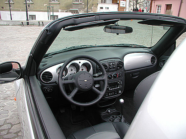 Nový kabriolet Chrysler PT Cruiser byl včera 6. dubna představen novinářům