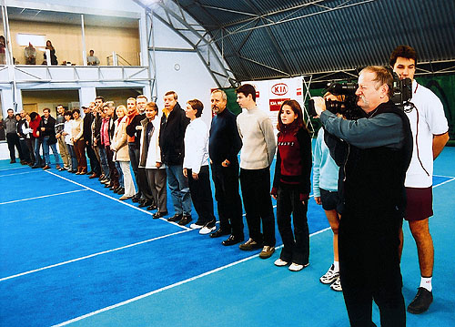 Kia pořádá mezinárodní tenisovou soutěž amatérských smíšených družstev