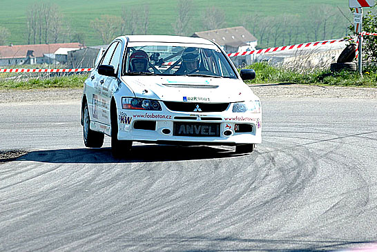 Michal Křemen okusil v Násedlovicích Lancer EVO IX.