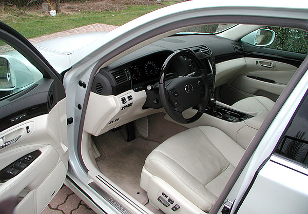 Hybridní sedan Lexus LS 600h L v testu redakce