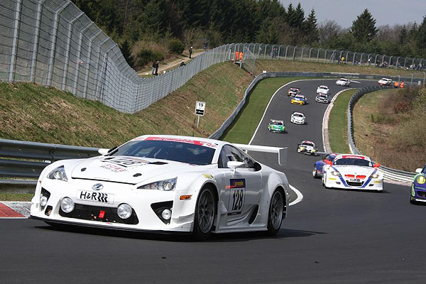 Vozy Lexus LFA a IS-F se dále zlepšují v rámci příprav na vytrvalostní závod 24 hodin Nürburgring