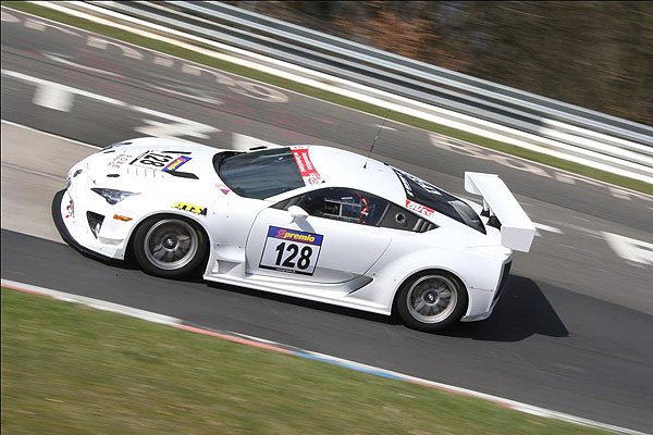 Vozy Lexus LFA a IS-F se dále zlepšují v rámci příprav na vytrvalostní závod 24 hodin Nürburgring