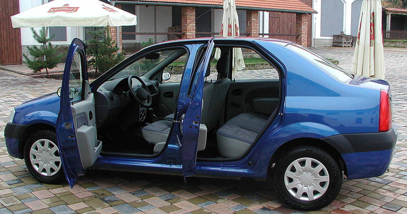 Nová Dacia – Logan s pěti plnohodnotnými sedadly a velkým zavazadlovým prostorem od 1. listopadu 2004 na náš trh