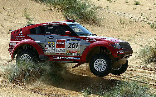 Vozy Mitsubishi Pajero Evolution obsadily suverénně první i druhé místo na nejtěžším motoristickém závodu světa – Telefónica Dakar Rally