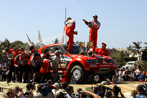Vozy Mitsubishi Pajero Evolution obsadily suverénně první i druhé místo na nejtěžším motoristickém závodu světa – Telefónica Dakar Rally