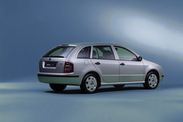 Škoda Auto rozšiřuje nabídku řady Škoda Fabia v provedení nového modelového roku 2003