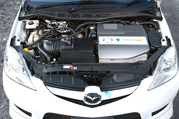 Mazda dodala vozidlo Mazda Premacy Hydrogen RE Hybrid japonské společnosti Iwatani Corporation, která se zaobírá energetickým vývojem.