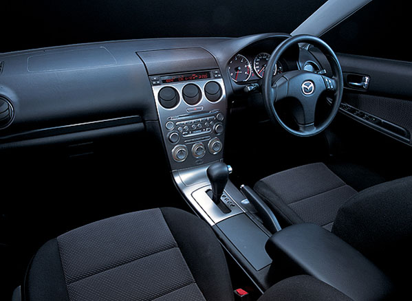 Mazda představila na letošním březnovém autosalonu v Ženevě nový model Mazda6 kombi ve světové premiéře (1)